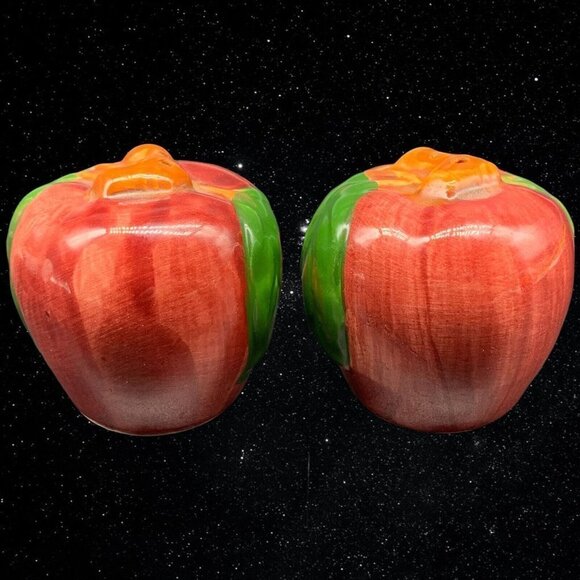 Pair Of Vintage Hand Painted Art Pottery Apple Salt & Pepper Shakers 1.75”T 2”W - Picture 1 of 6